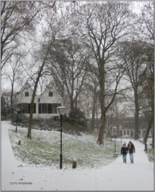 Zocherpark ter hoogte van de sterrenwacht bij lichte sneeuw